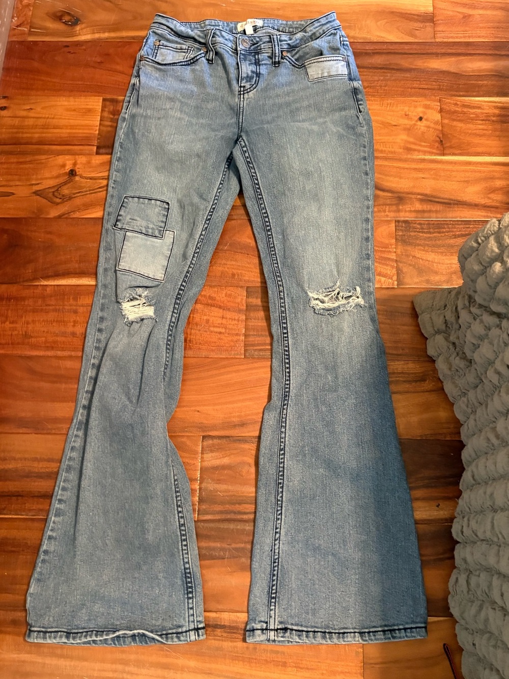 Shanne Patchwork Distressed Flare Jeans Women’s Size 28 Light Wash Y2K (1305)